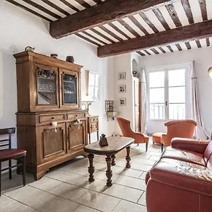 Hébergement de vacances Maison De Village Au Coeur De, LʼIsle-sur-la-Sorgue