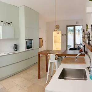 Hébergement de vacances La Maison Candide, LʼIsle-sur-la-Sorgue