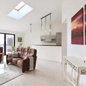 https://appartement-t4-vue-unique.midi-pyreneeshotels.com